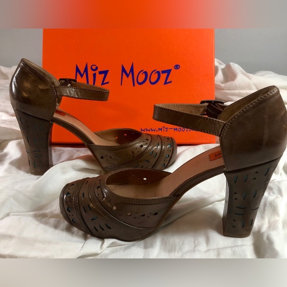 Miz Mooz brown Fargo Heels, size 8 - Picture 2 of 10